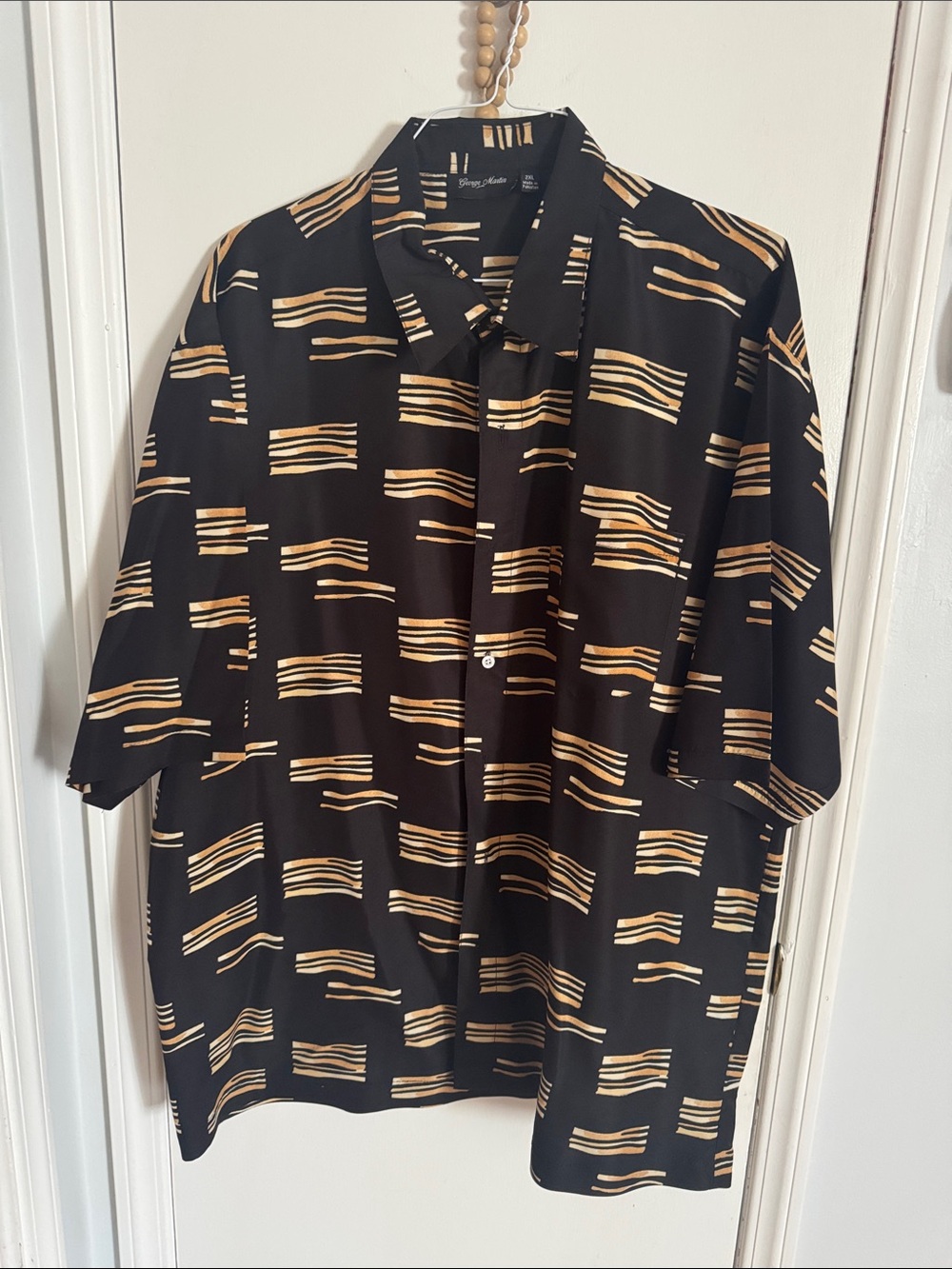 Vintage-Inspired Black & Tan Patterned Short-Sleeve Shirt